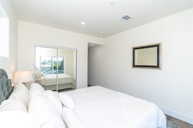 Detail Gallery Image 12 of 24 For 2231 S Longwood Ave, Los Angeles,  CA 90016 - 5 Beds | 5/1 Baths