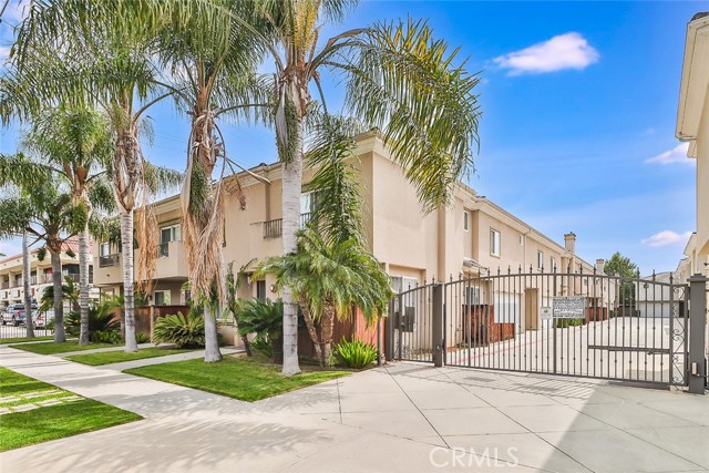 Detail Gallery Image 1 of 46 For 7132 Farralone Ave #207,  Canoga Park,  CA 91303 - 3 Beds | 2/1 Baths