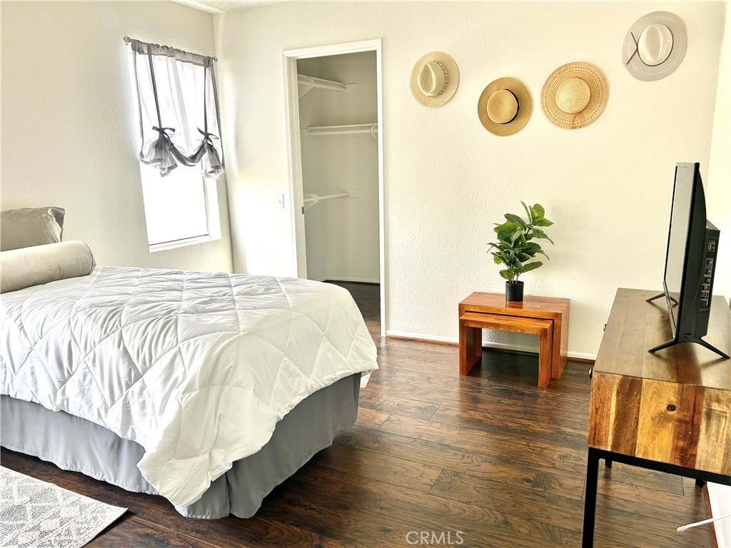 https://media.crmls.org/medias/f01fcdd7-00ca-4863-a0e2-f5a91cffb606.jpg?preset=X-Large