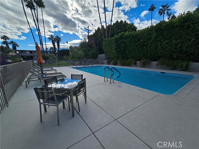 Detail Gallery Image 14 of 38 For 197 W via Lola #17,  Palm Springs,  CA 92262 - 2 Beds | 2 Baths