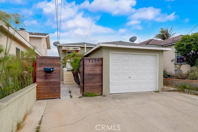 1230 20th Place, Hermosa Beach, California 90254, 2 Bedrooms Bedrooms, ,1 BathroomBathrooms,Residential,Sold,20th,SB22163580