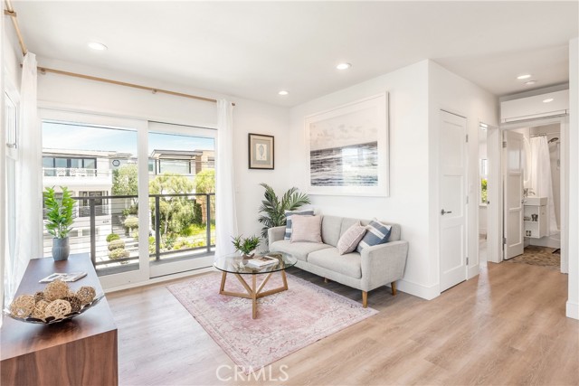 Beautiful and bright upper unit living room and balcony