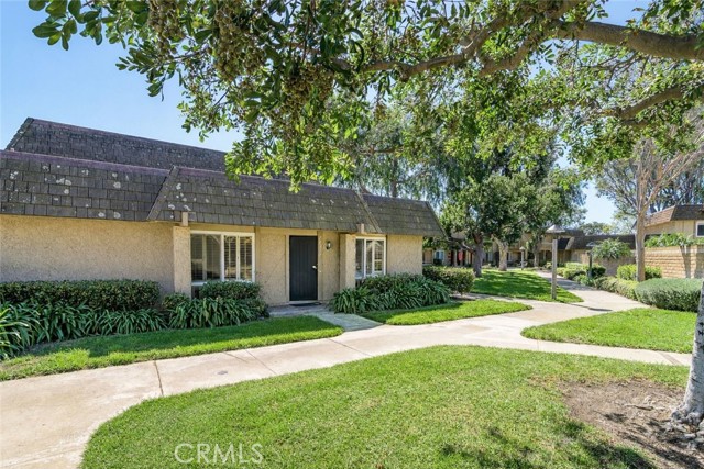 Detail Gallery Image 3 of 30 For 18237 Solano River Ct, Fountain Valley,  CA 92708 - 2 Beds | 2 Baths