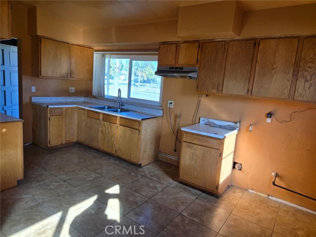 Detail Gallery Image 4 of 15 For 827 N Jasmine, Ontario,  CA 91762 - 3 Beds | 2 Baths