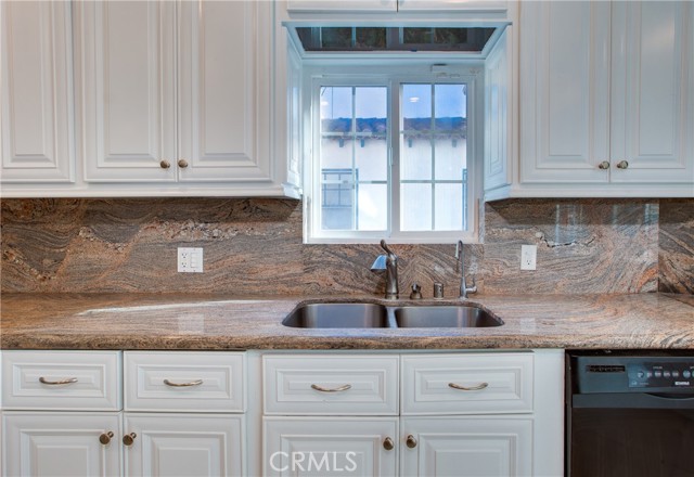 Detail Gallery Image 14 of 39 For 3667 Sawtelle Bld, Los Angeles,  CA 90066 - 5 Beds | 3/1 Baths