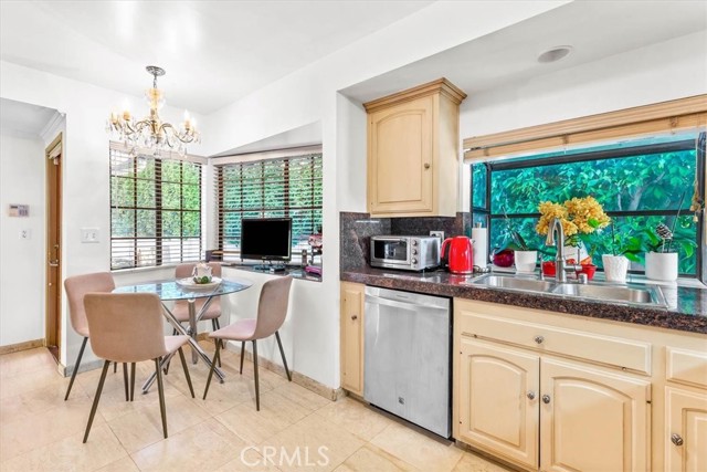 Detail Gallery Image 16 of 33 For 17861 Cathedral Pl, Encino,  CA 91316 - 3 Beds | 3 Baths