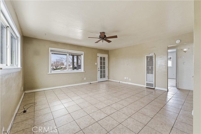 Detail Gallery Image 5 of 18 For 914 Acacia Ct, Tehachapi,  CA 93561 - 3 Beds | 1 Baths