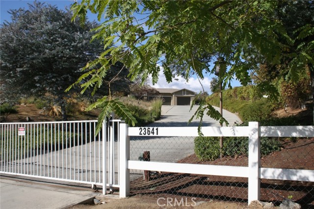 23641 ROSE QUARTZ Drive, Perris CA: https://media.crmls.org/medias/f021eaac-14d4-4601-a7ba-77fd50a87516.jpg