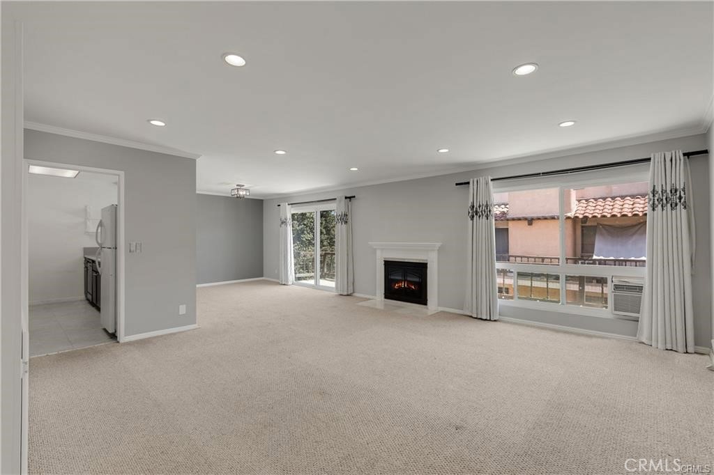 1127 E Del Mar