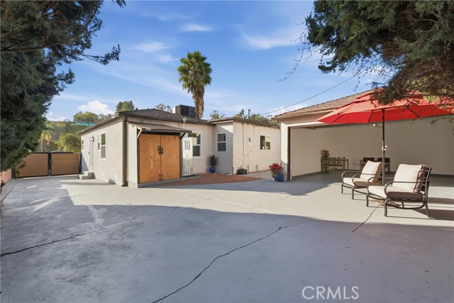2106 Mcpherson Avenue, Los Angeles CA: https://media.crmls.org/medias/f0227139-23f5-401f-9eba-d506bf8ffa82.jpg