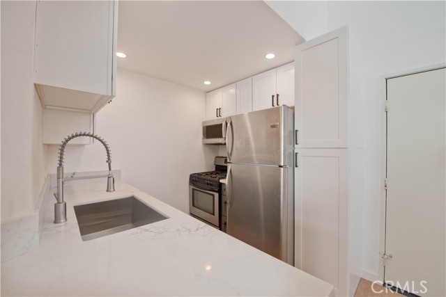 5540 Owensmouth Avenue, Woodland Hills CA: https://media.crmls.org/medias/f022d3e1-ca6f-4ed2-bd22-a52ffad6b9c7.jpg