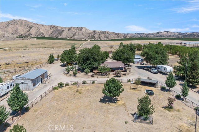 4333 Highway 33, New Cuyama CA: https://media.crmls.org/medias/f02384c3-8355-4b16-aebc-8624902739d3.jpg