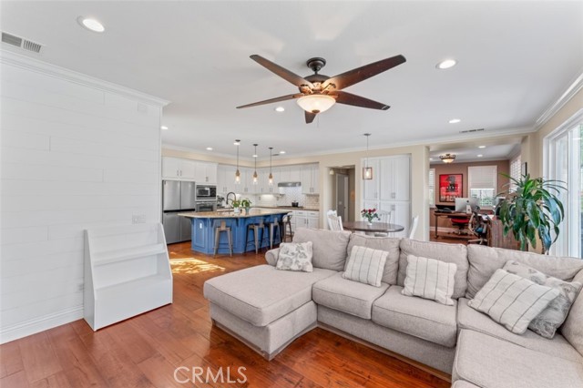 Detail Gallery Image 25 of 63 For 15520 Megan Dr, Canyon Country,  CA 91387 - 5 Beds | 4 Baths