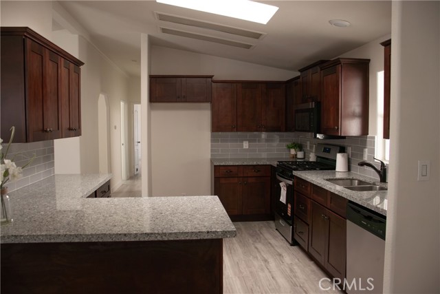 1445 #88 W Florida, Hemet CA: https://media.crmls.org/medias/f023dd1a-e128-484e-89ed-4dd0aabf18bb.jpg