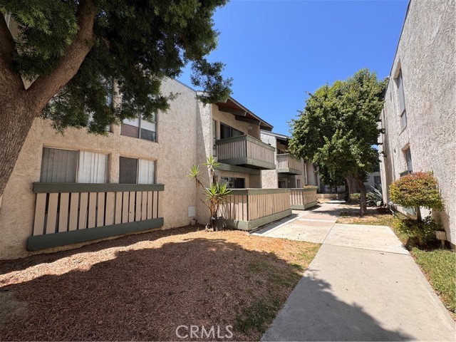 8601 International Avenue, Canoga Park CA: https://media.crmls.org/medias/f024bfc8-e45a-4f67-addb-743ec7a1e830.jpg