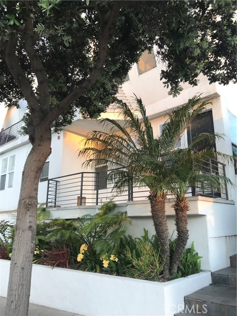 502 Rosecrans Avenue, Manhattan Beach, California 90266, 2 Bedrooms Bedrooms, ,2 BathroomsBathrooms,Residential,Sold,Rosecrans,SB22066410