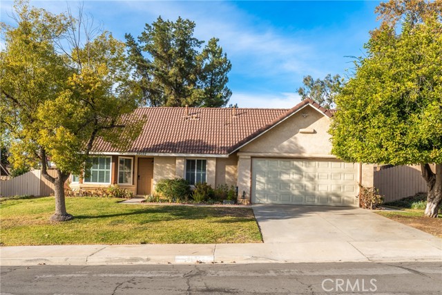 Detail Gallery Image 1 of 30 For 24592 Meadow Grass Way, Moreno Valley,  CA 92557 - 3 Beds | 2 Baths