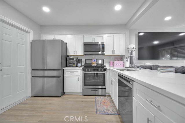 Detail Gallery Image 4 of 65 For 12415 Imperial #41,  Norwalk,  CA 90650 - 2 Beds | 2/1 Baths