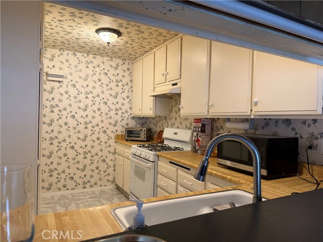 Detail Gallery Image 8 of 22 For 9025 Willis Ave #141,  Panorama City,  CA 91402 - 3 Beds | 2 Baths