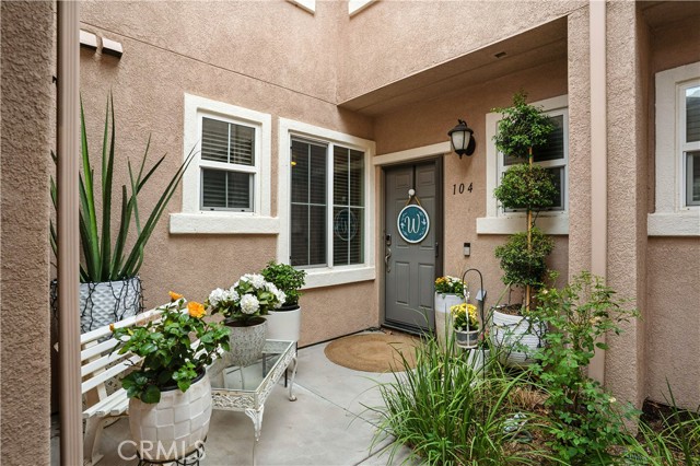 Detail Gallery Image 2 of 38 For 15636 Vista Way #104,  Lake Elsinore,  CA 92532 - 3 Beds | 2/1 Baths