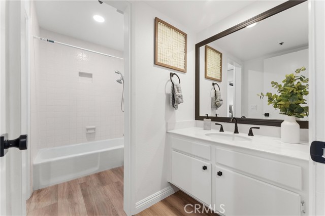 Detail Gallery Image 33 of 40 For 260 Cagney Ln #205,  Newport Beach,  CA 92663 - 2 Beds | 1 Baths