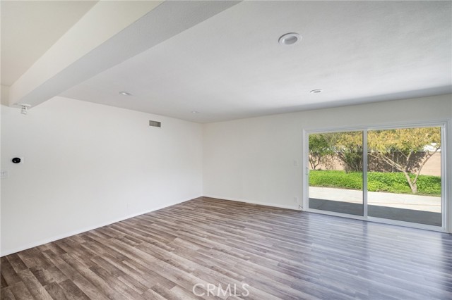 17435 Lassen Street photo 6