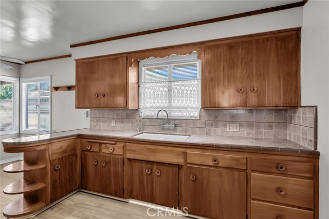 Detail Gallery Image 12 of 29 For 5943 Grand Ave, Riverside,  CA 92504 - 2 Beds | 2 Baths