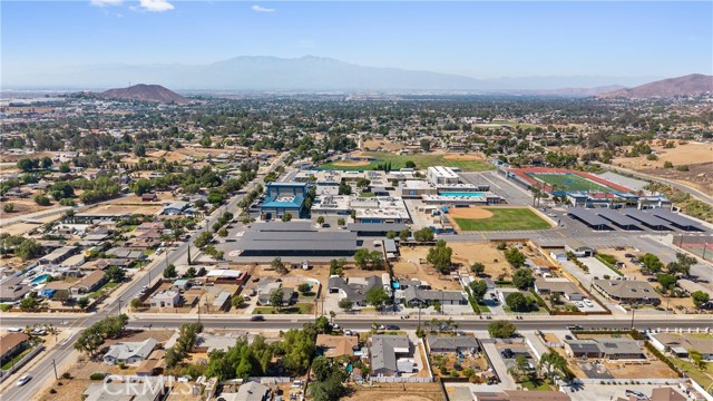 1049 2nd Street, Norco CA: https://media.crmls.org/medias/f02998e0-2fb2-4789-b6fe-dfd41b379abb.jpg