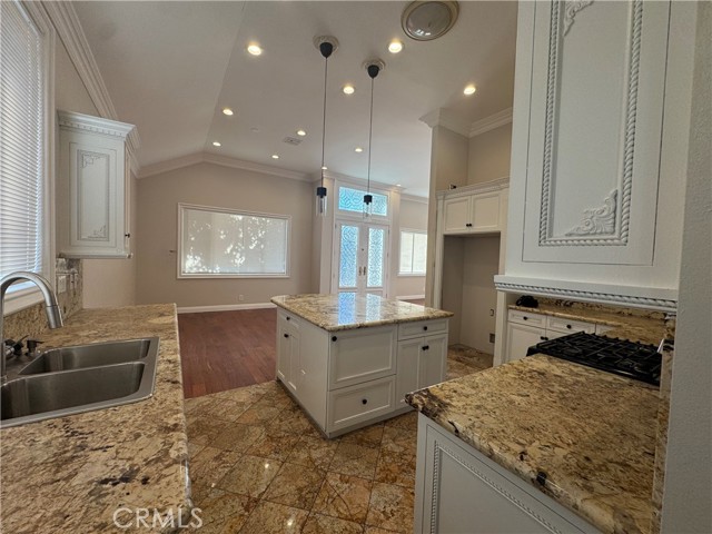 Detail Gallery Image 8 of 28 For 4912 Hesperia, Encino,  CA 91316 - 3 Beds | 2/1 Baths