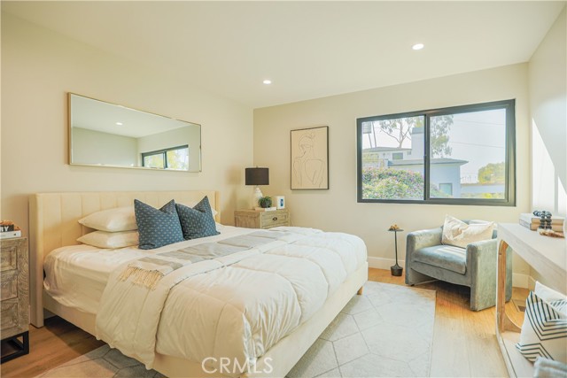 Detail Gallery Image 4 of 14 For 319 Heliotrope Ave, Corona Del Mar,  CA 92625 - 2 Beds | 2 Baths