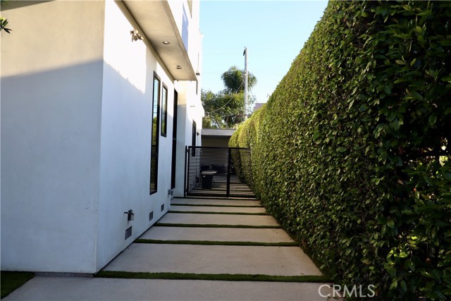 6430 Drexel AVE, Los Angeles CA: https://media.crmls.org/medias/f02b180b-1842-4437-b79c-45ade66b93fb.jpg