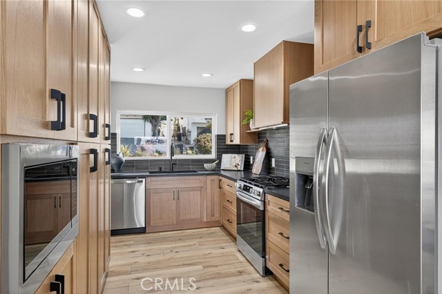 Detail Gallery Image 21 of 61 For 221 via Los Miradores, Redondo Beach,  CA 90277 - 4 Beds | 3/1 Baths