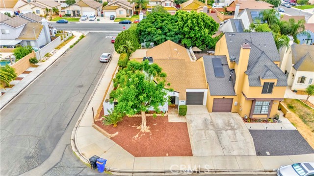 6409 Heatherwood Drive, Jurupa Valley CA: https://media.crmls.org/medias/f02bb5b6-4640-4d3a-bca9-e8c9c7468d7e.jpg