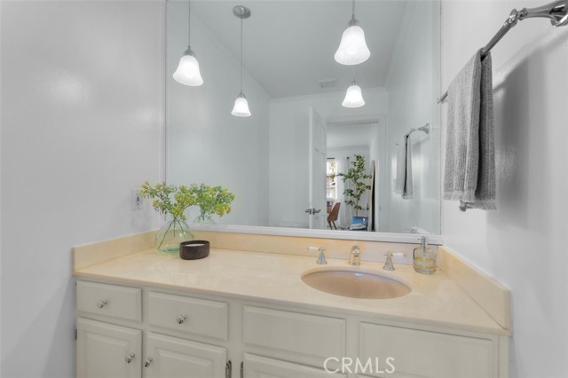 Detail Gallery Image 10 of 20 For 515 S Broadway #B,  Redondo Beach,  CA 90277 - 2 Beds | 2/1 Baths