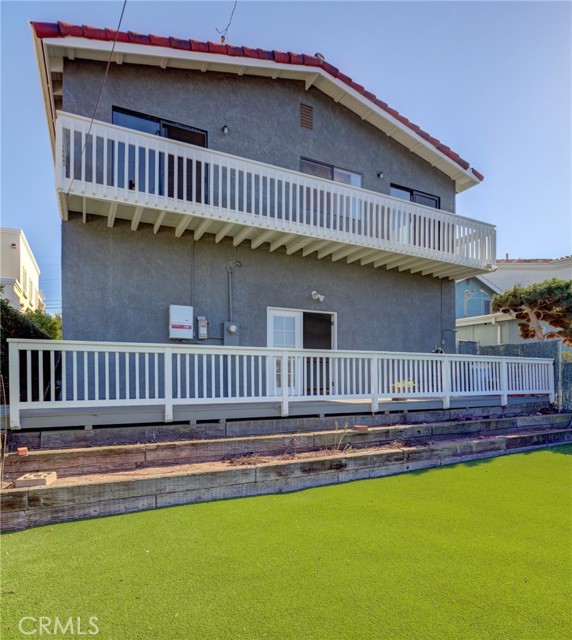 693 19th Street, Manhattan Beach, California 90266, 5 Bedrooms Bedrooms, ,1 BathroomBathrooms,Residential,Sold,19th,SB21194757