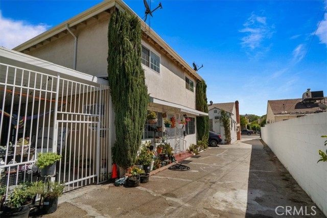 7343 Tujunga Avenue photo 4