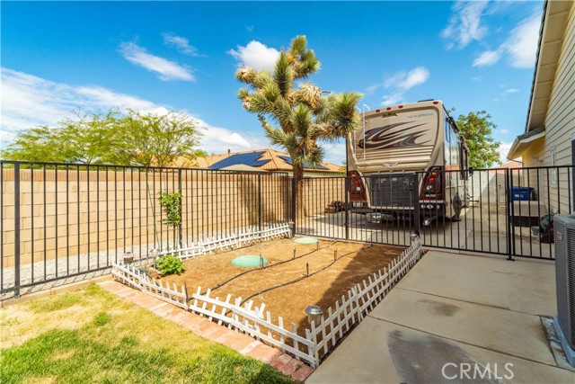 2608 Desert Rose Drive, Lancaster CA: https://media.crmls.org/medias/f02e65e6-49f2-4622-a1c1-0a0e148a5588.jpg