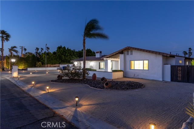 2290 N Victoria, Palm Springs CA: https://media.crmls.org/medias/f02e8b2e-9252-408c-b647-2ad9bc68619e.jpg