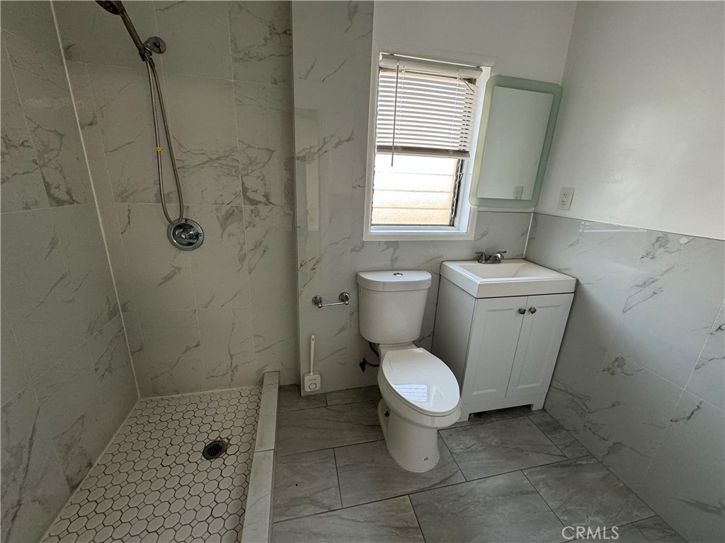 https://media.crmls.org/medias/f02f5d28-152e-446e-92e3-6271e79244d7.jpg?preset=X-Large