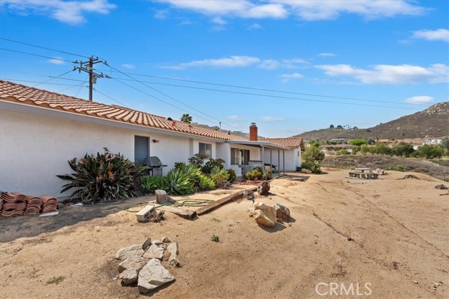 20061 Lounsberry Road, Perris CA: https://media.crmls.org/medias/f02fba10-02cc-4500-97eb-ed344a04729f.jpg