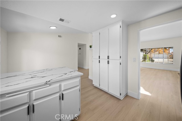 Detail Gallery Image 9 of 28 For 43909 Estrella, Lancaster,  CA 93535 - 5 Beds | 2 Baths