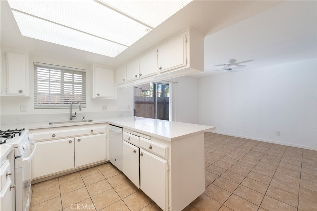 MLS #OC25273090 image #9