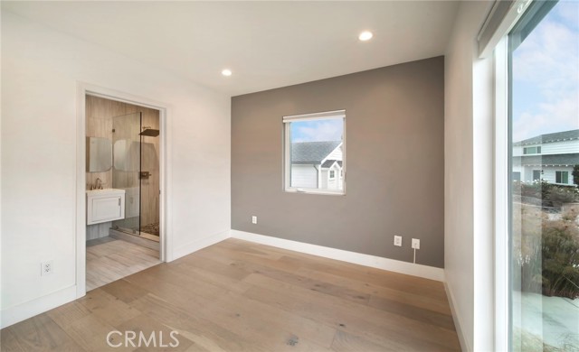 Detail Gallery Image 12 of 16 For 305 La Jolla Dr, Newport Beach,  CA 92663 - 2 Beds | 2/1 Baths