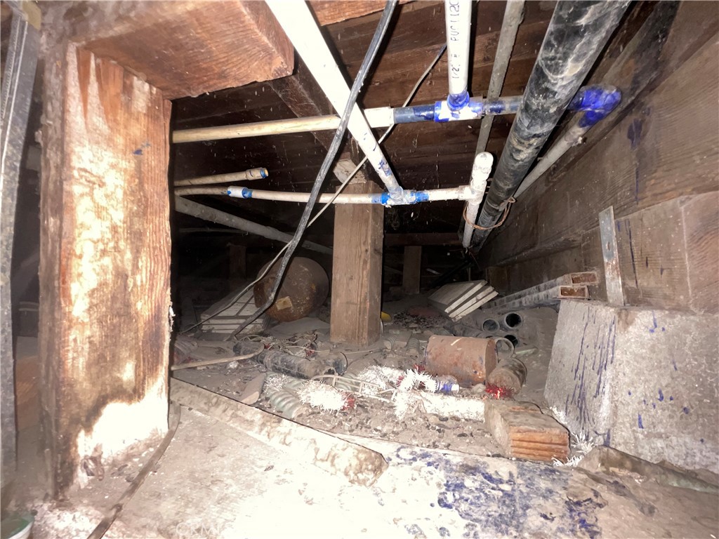 https://media.crmls.org/medias/f031f2c2-63ba-42a3-8c5a-2e34cfb671da.jpg?preset=X-Large