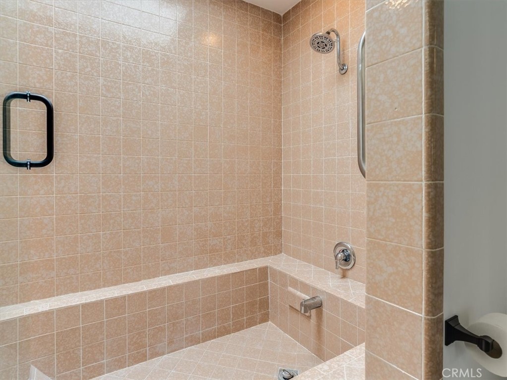 https://media.crmls.org/medias/f031fd97-4a0d-4b23-97fa-f56ea9e3220a.jpg?preset=X-Large