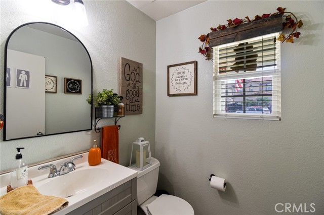 Detail Gallery Image 19 of 31 For 16414 Empire Lakes Ct, Fontana,  CA 92336 - 3 Beds | 2/1 Baths