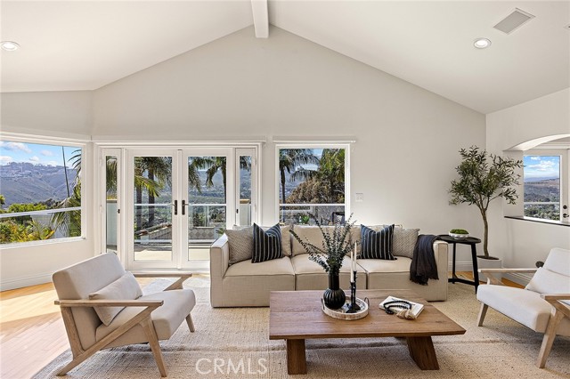 1110 Novilunio, San Clemente CA: https://media.crmls.org/medias/f0324ab4-720a-4a7a-b85d-b416df01df86.jpg