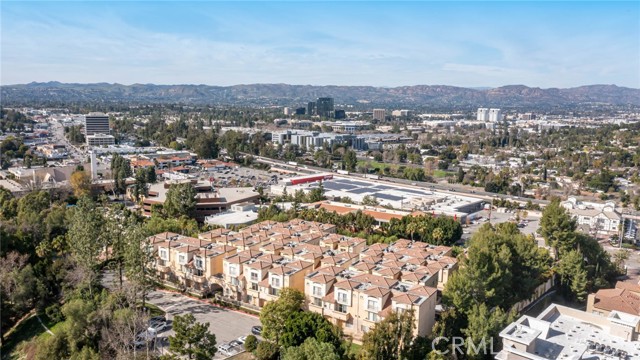 Detail Gallery Image 4 of 64 For 5220 #228 Premiere Hills Cir #228,  Woodland Hills,  CA 91364 - 2 Beds | 2/1 Baths