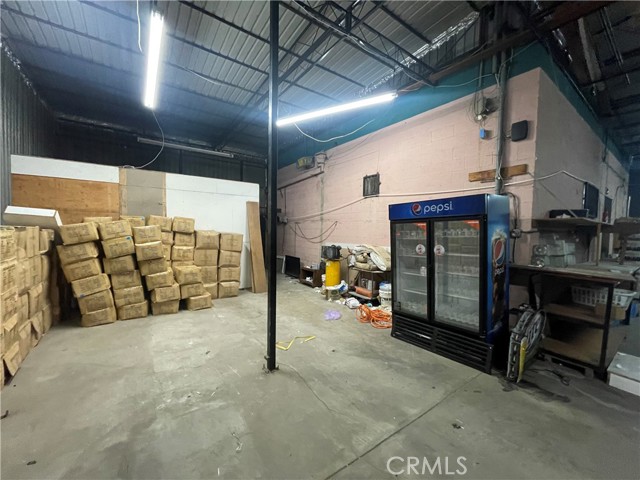 8273 S San Pedro, Los Angeles, California 90003, ,Commercial Sale,For Sale,8273 S San Pedro,CRSB23216160