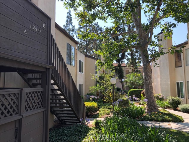 Detail Gallery Image 1 of 19 For 1240 Cabrillo Park, Santa Ana,  CA 92701 - 2 Beds | 2 Baths
